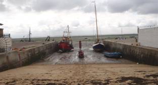 The windowless sampling rig working  on one of the slipways